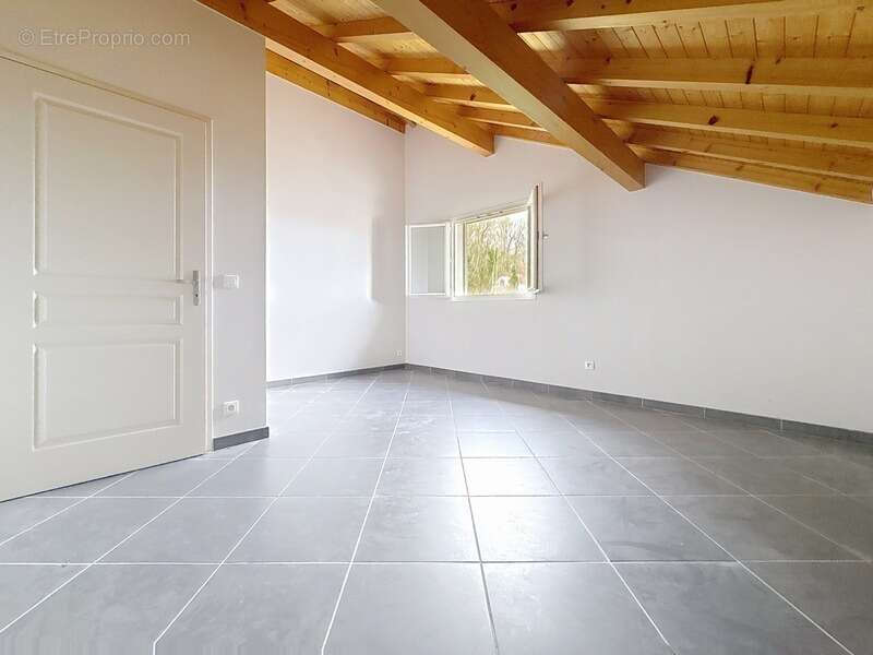 Appartement à VETRAZ-MONTHOUX