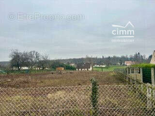 Terrain 3030 m² à La Chapelle-Saint-Sepulcre  - photo 3