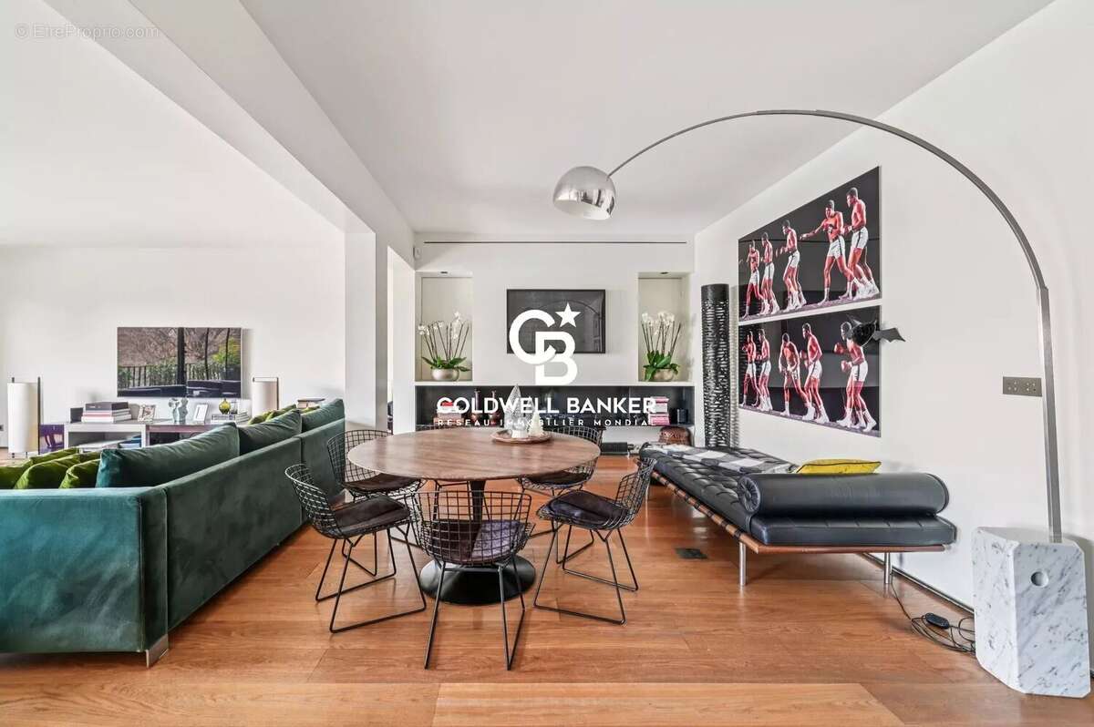 Appartement à PARIS-16E