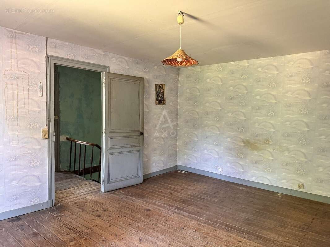 ttenaAuthentique maison charentaise à rénover avec dépendances et beau potentiel d'agrandissement - photo 8