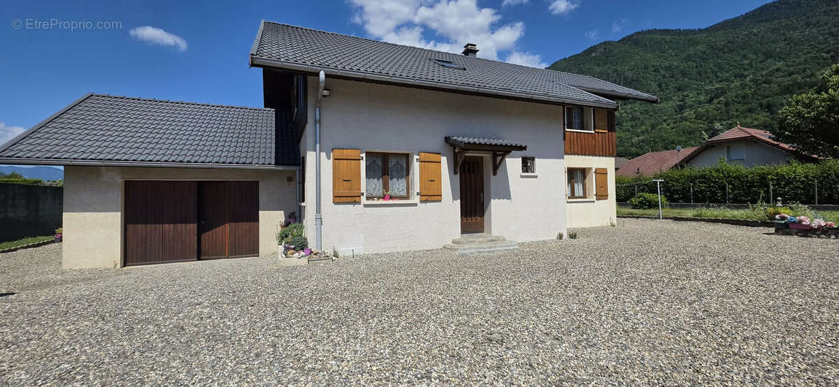 Maison à GILLY-SUR-ISERE