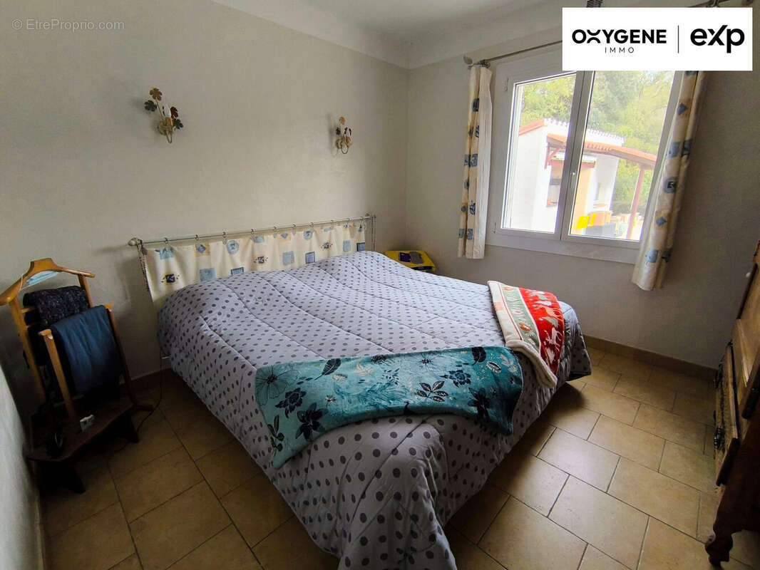 Maison 115 m² à Reynes  - photo 9