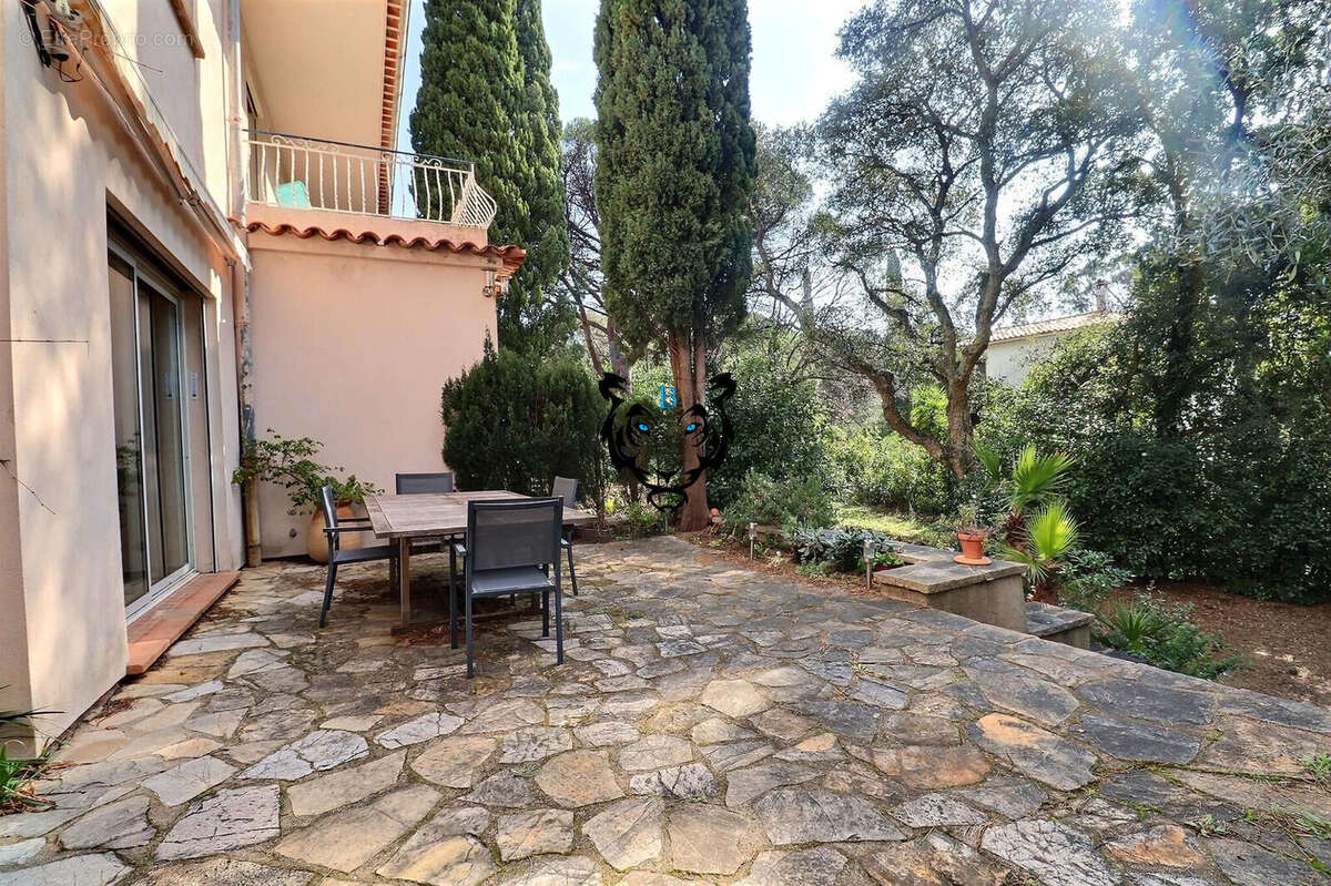 Maison à LES ISSAMBRES