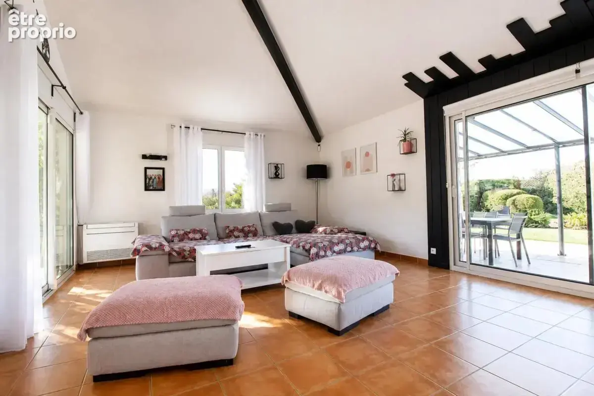 Maison de 6 pièces de 130 m² à Vallon-Pont-d'Arc - photo 9