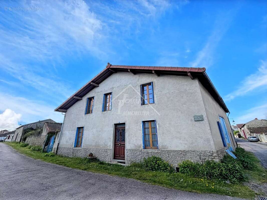 Maison à CHARROUX