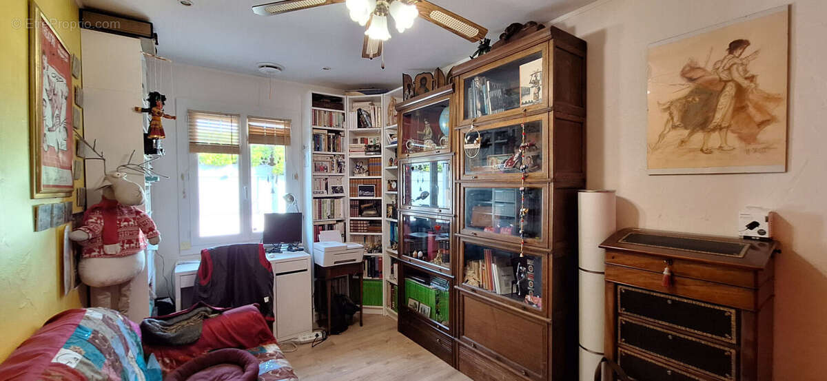 Maison à ENTRAIGUES-SUR-LA-SORGUE