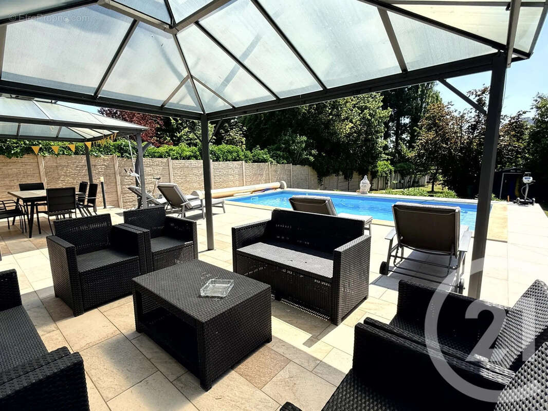 Maison 164 m² à Saint-Quentin  - photo 10
