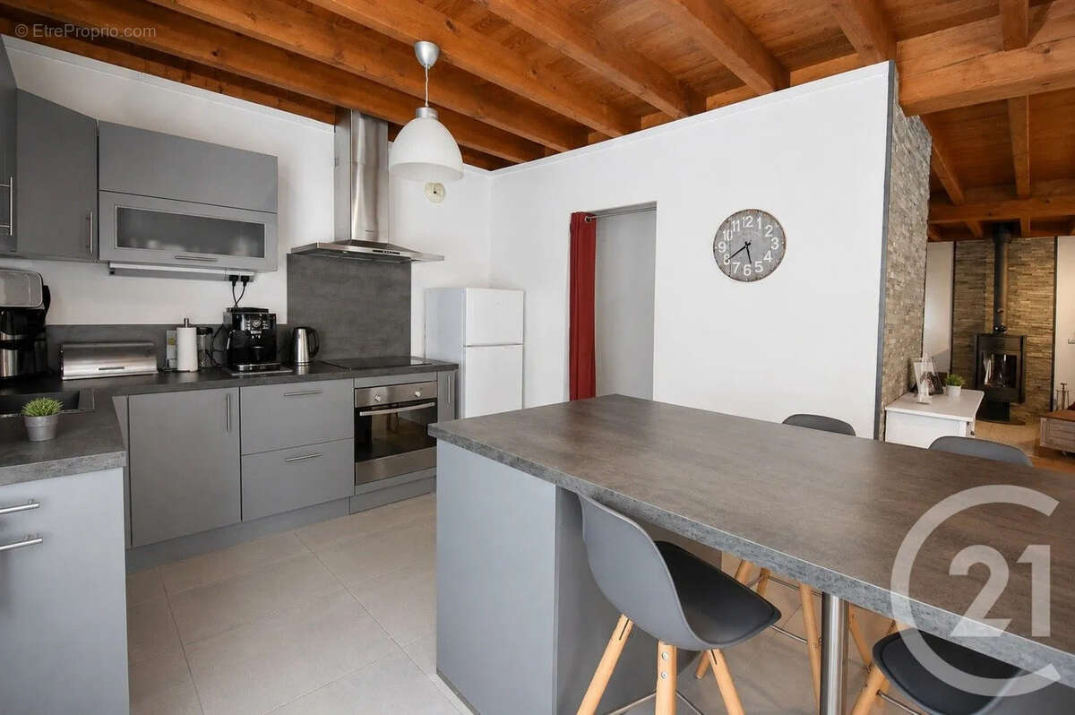 Maison 103 m² à Vendat  - photo 3