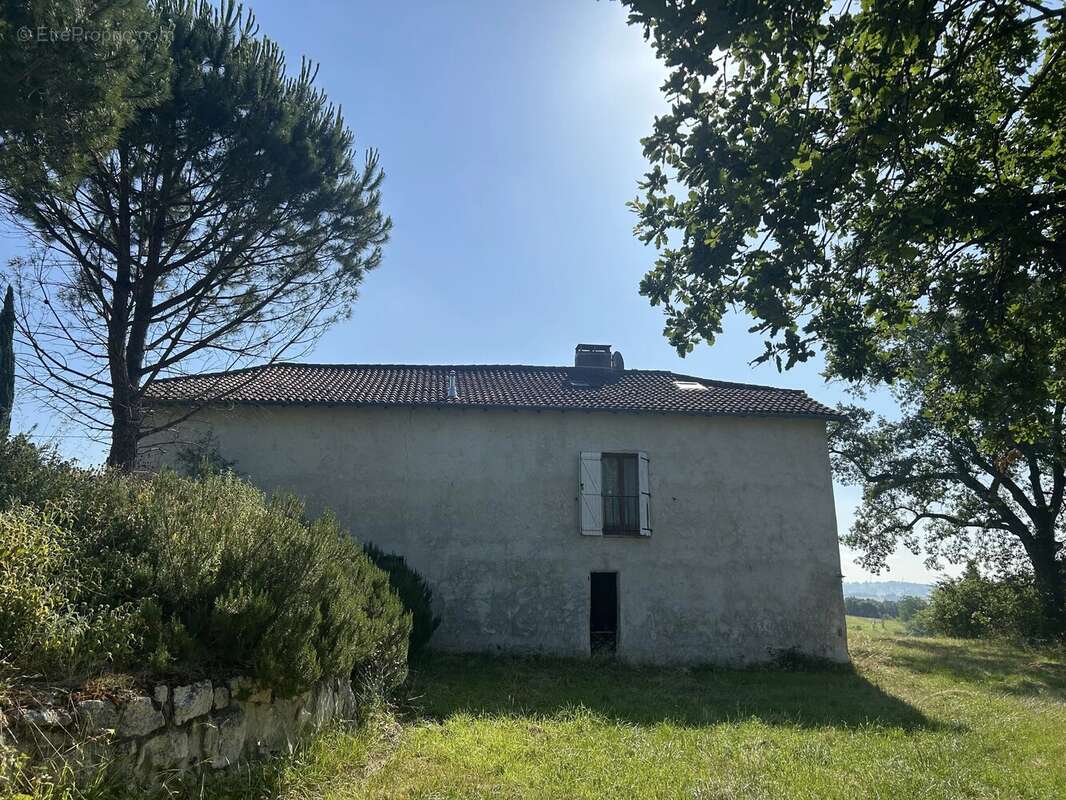 Ferme spacieuse de 220 m² avec maison d'amis et terrain équestre près de Moissac - photo 17