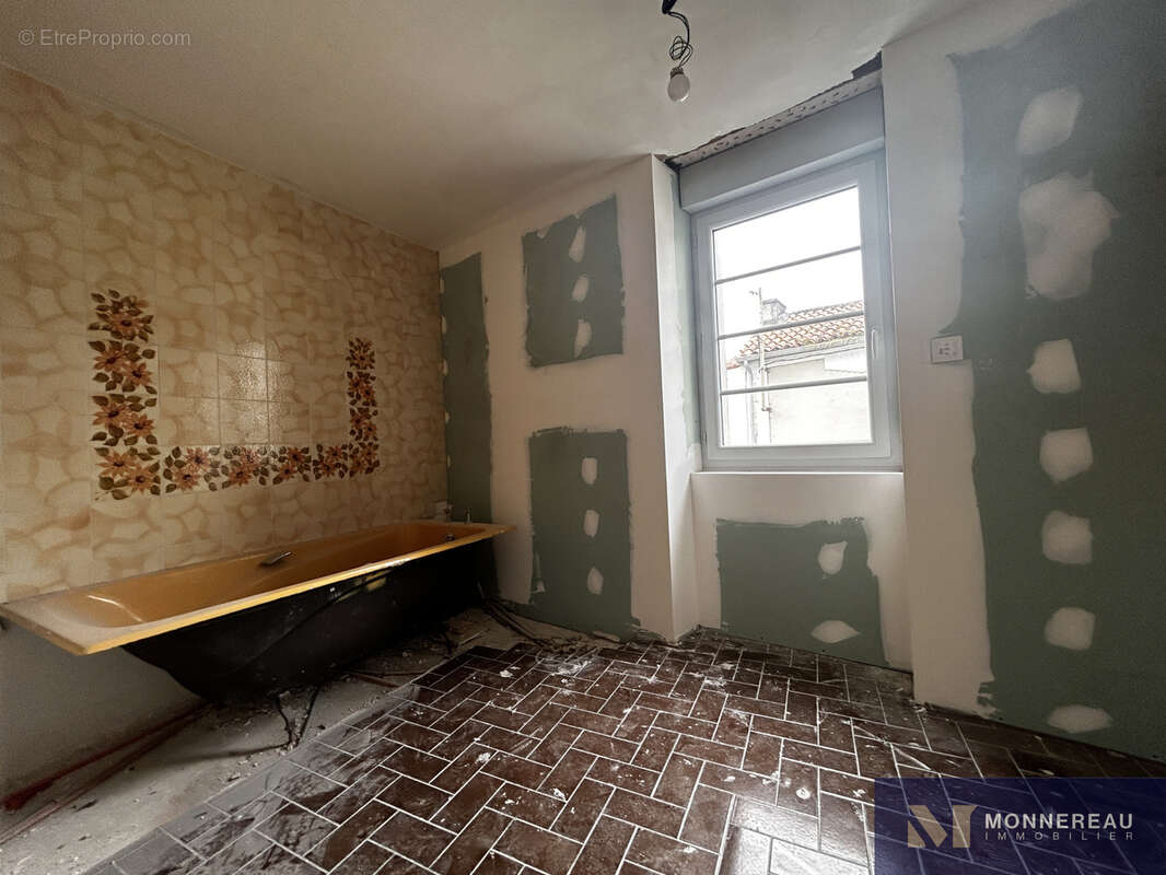 Maison à BAIGNES-SAINTE-RADEGONDE