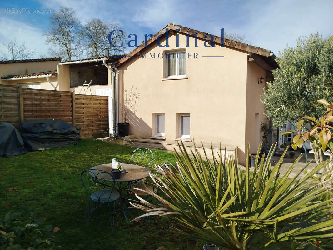 Maison à MONTREM
