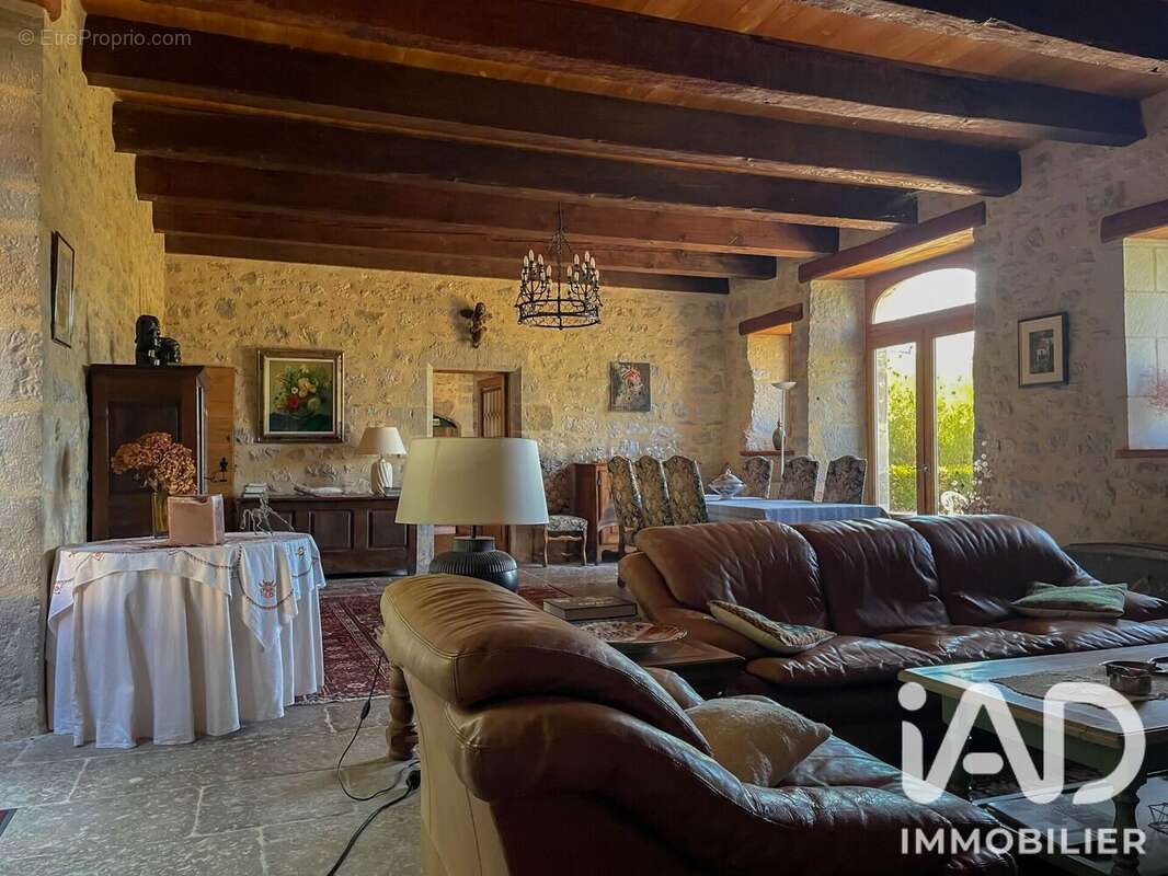 377 m² à Ambeyrac  - photo 4