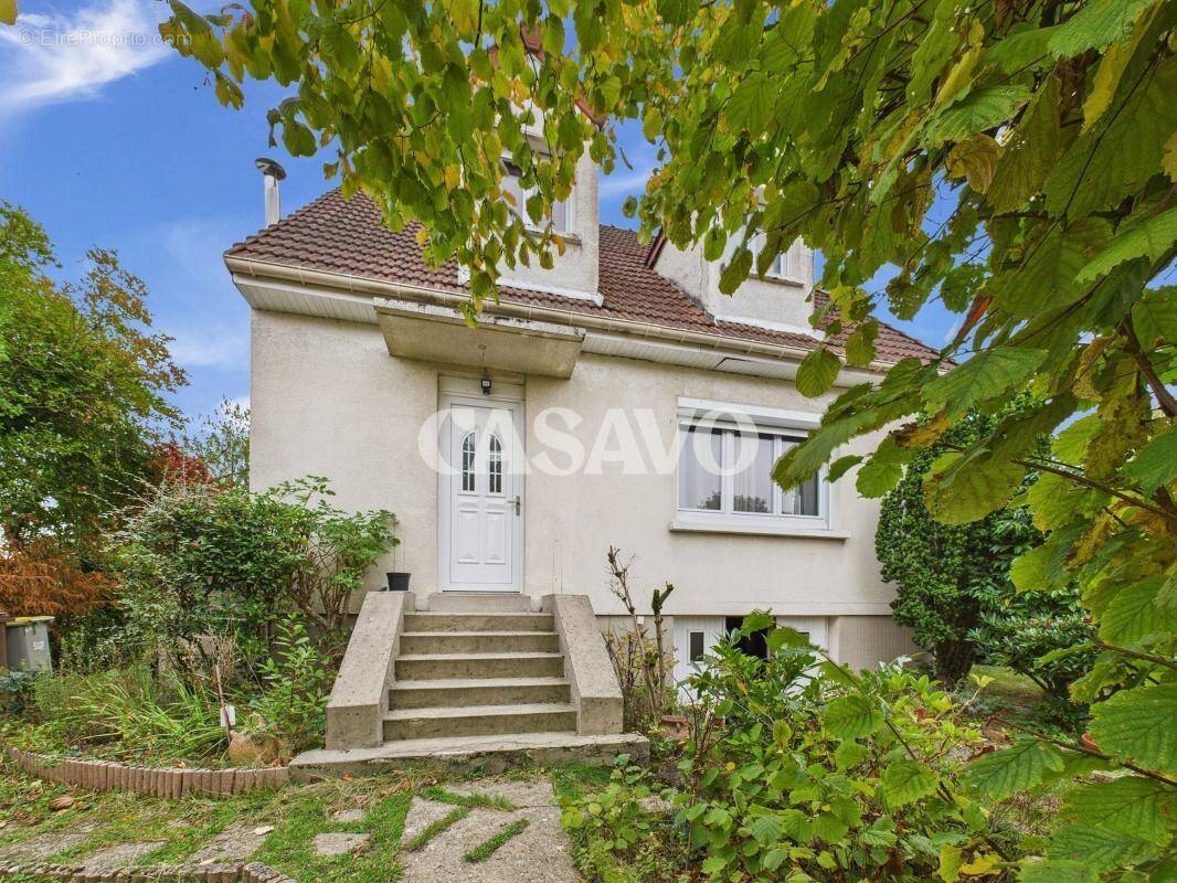 Maison à FONTENAY-LE-FLEURY