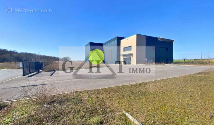 Commerce à SACY-LE-GRAND