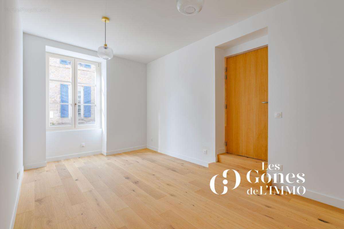 Appartement à SAINT-GENIS-LAVAL