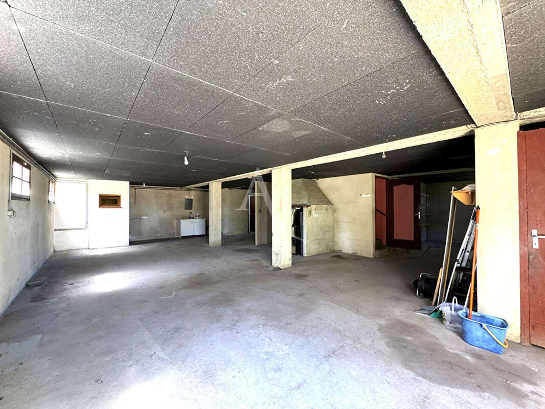 Maison L Isle Jourdain sur presque 3590 m² de terrain - photo 12