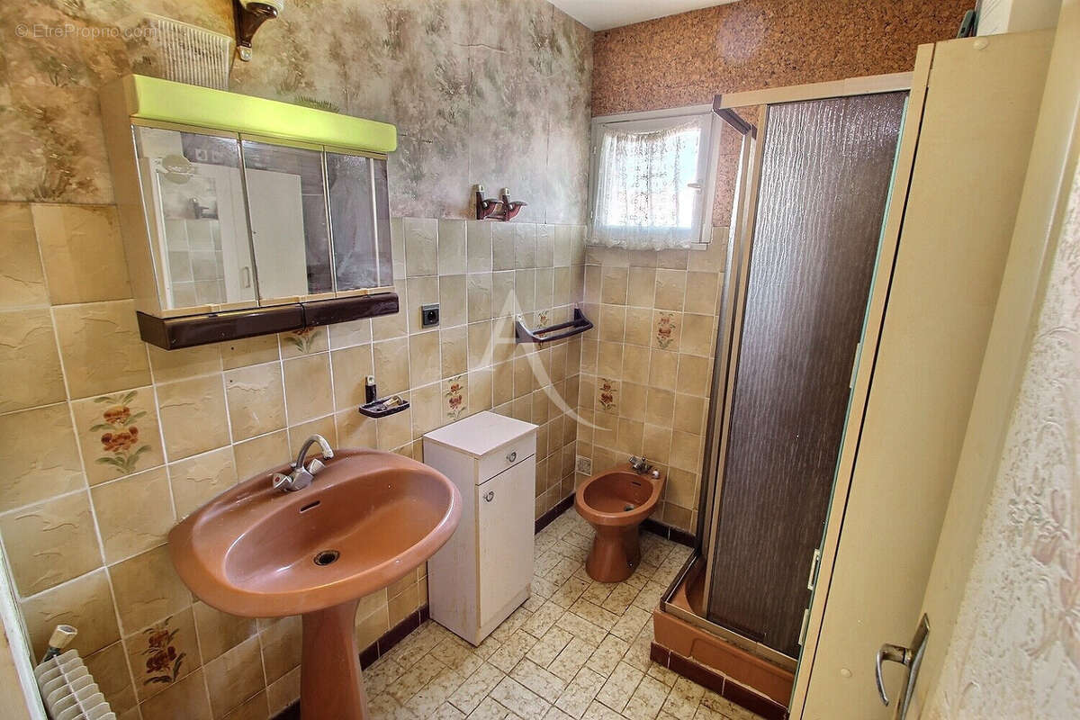 Villa de type f4 de 110 m² sur terrain  piscinable 3 faces de 312 m²  + garage - photo 12
