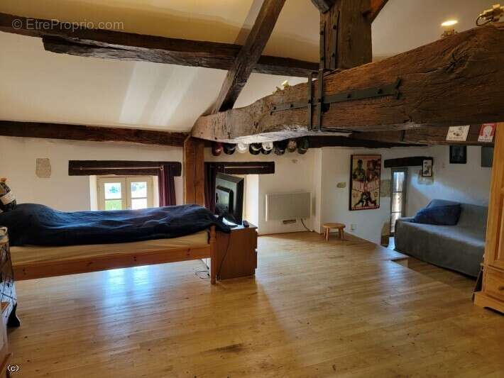 Maison à NANTEUIL-EN-VALLEE