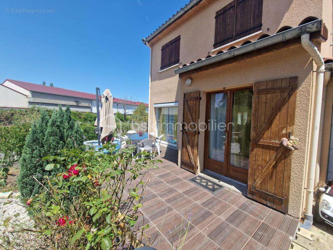 Maison à SURY-LE-COMTAL