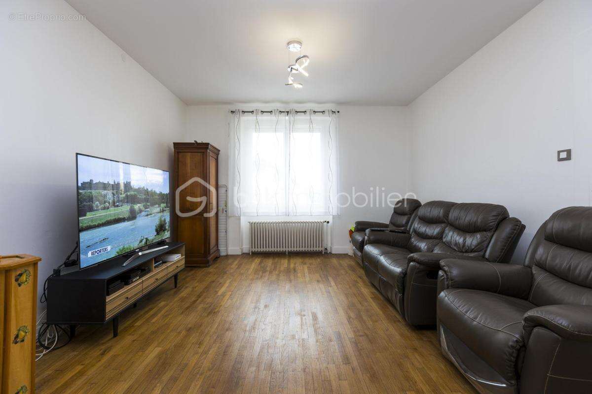 Maison à PIERRE-BUFFIERE