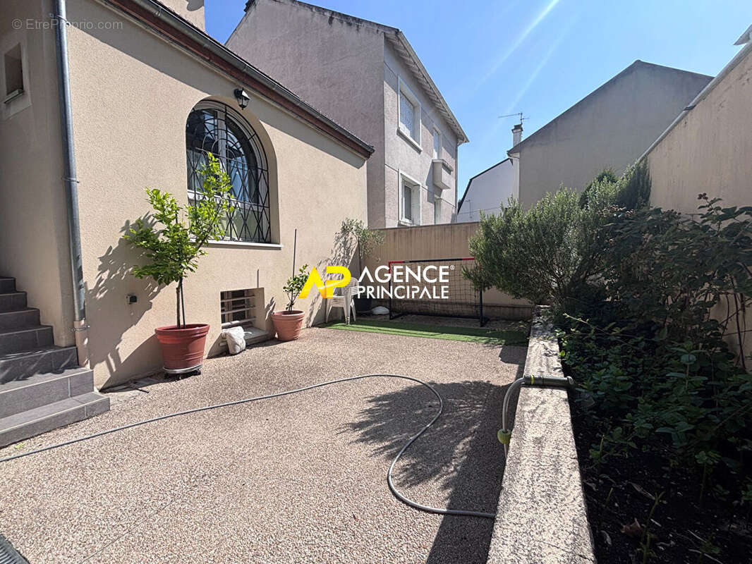 Maison à SARTROUVILLE