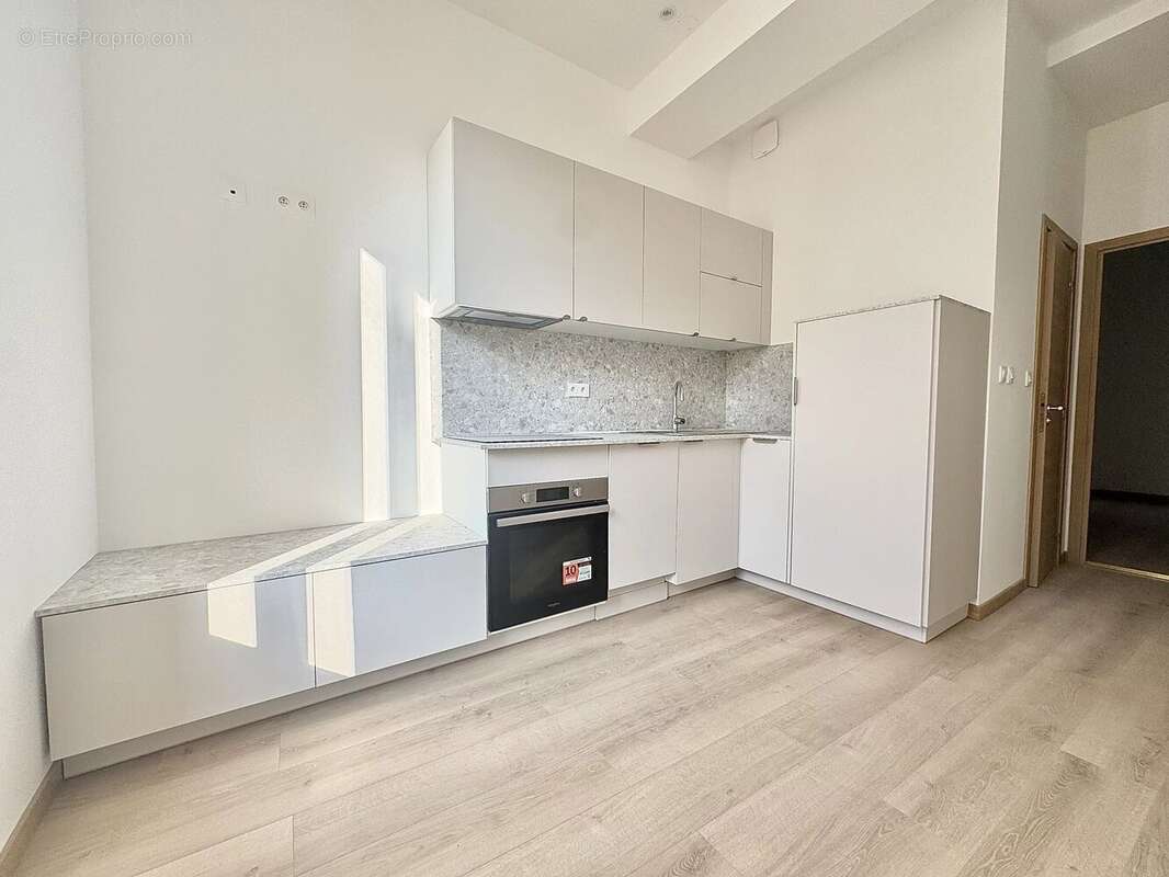 Appartement à SAINT-LAURENT-DU-VAR