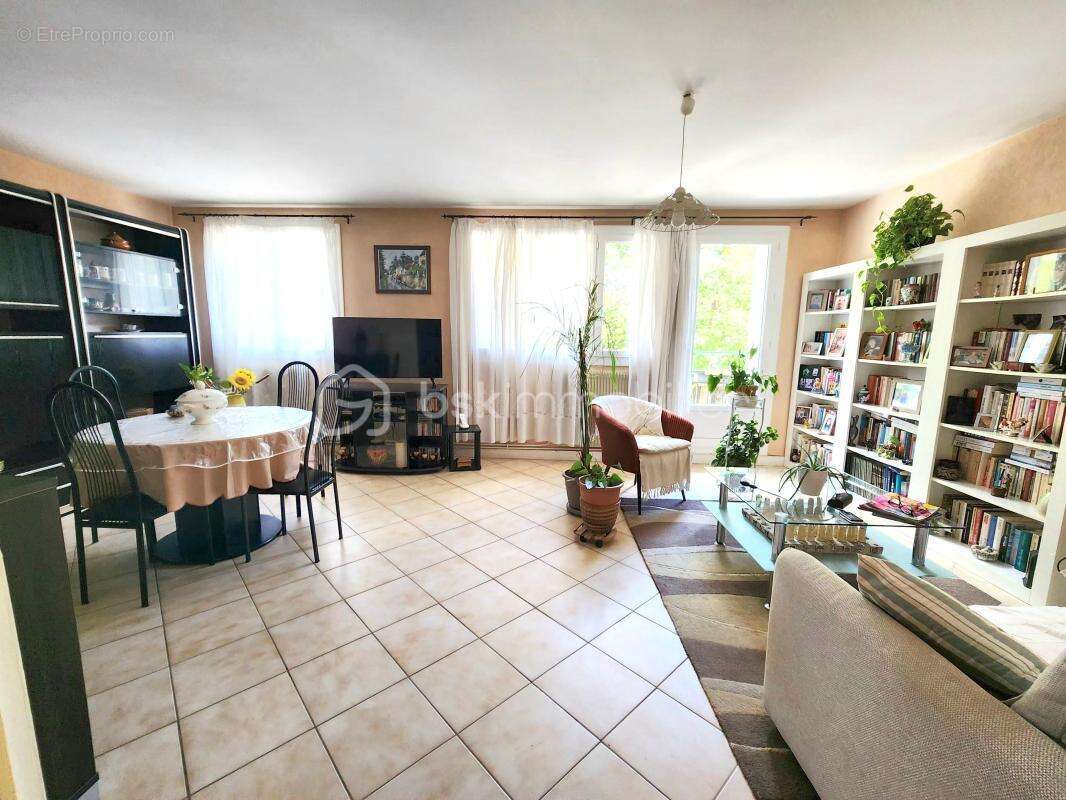 Appartement à LE PLESSIS-TREVISE