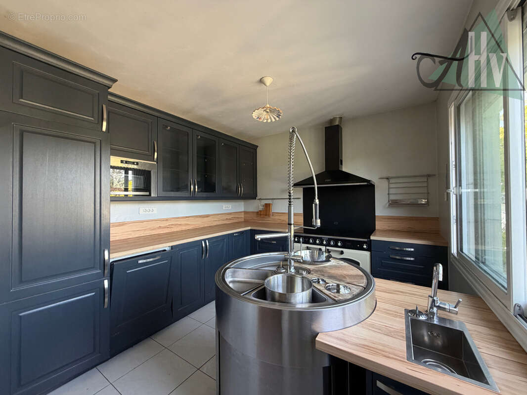 Maison  sur sous-sol total - 134 m2 - 6 pièces - jardin et garage à Saint-Brice. - photo 2