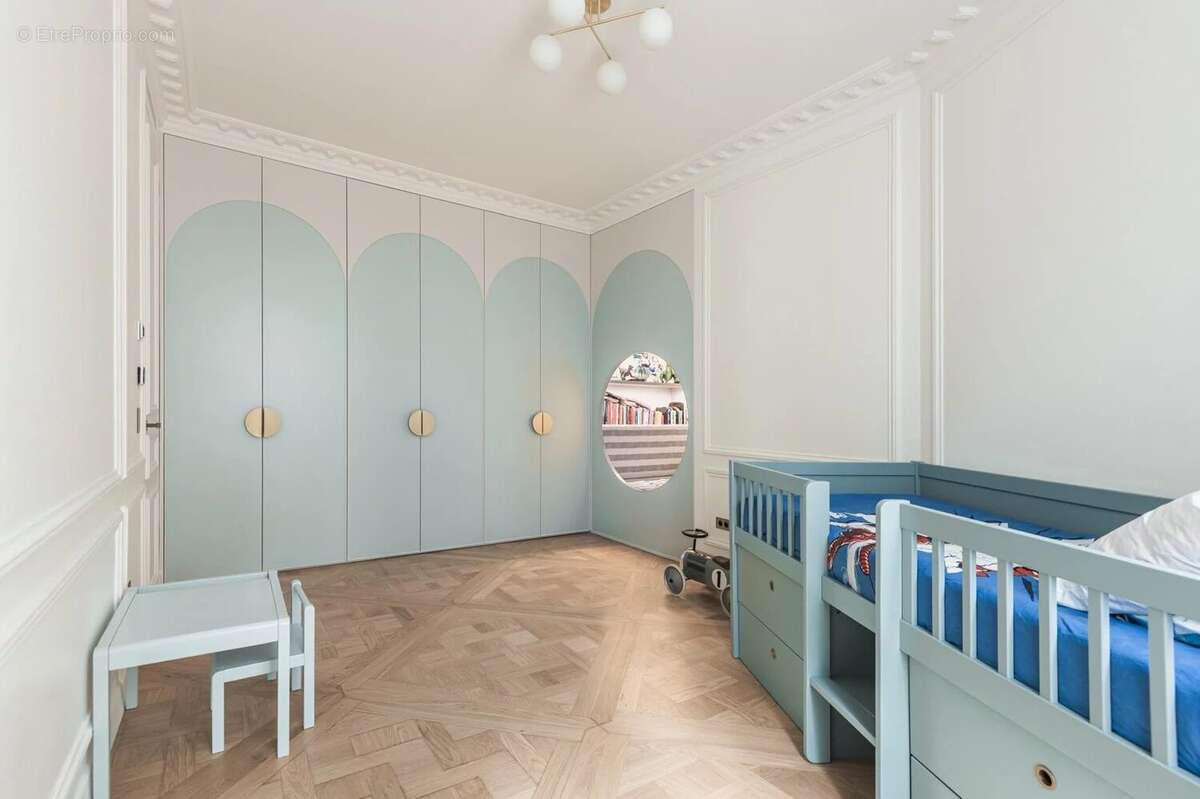 Appartement à PARIS-16E