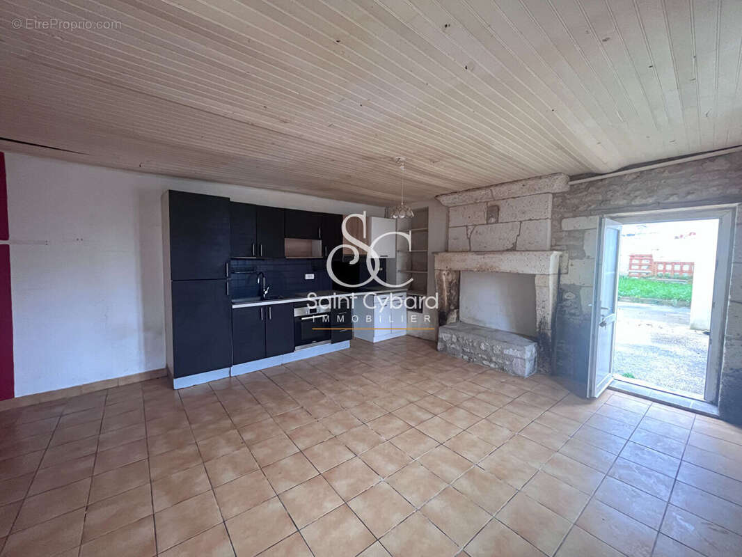 Maison à SAINT-YRIEIX-SUR-CHARENTE