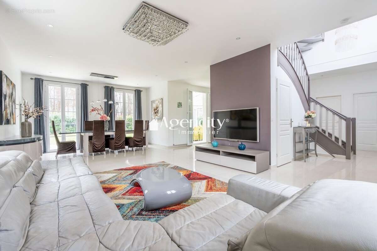 Maison à BAILLY-ROMAINVILLIERS