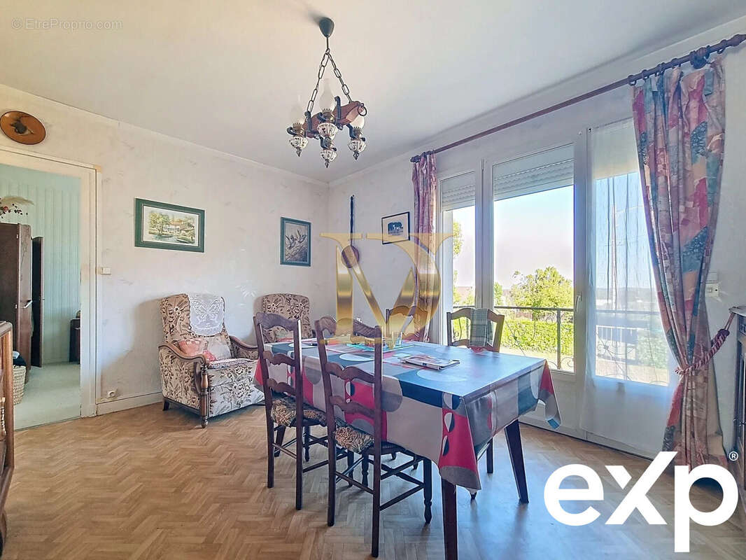 Maison à MONTLOUIS-SUR-LOIRE