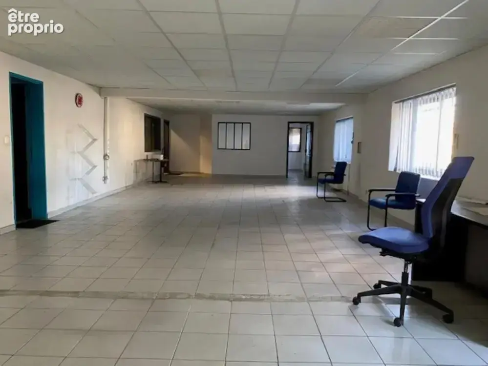 Dépôt/Local d'activités 2 100 m2   Divisible en 2 x 1 000 m2   Proche aéroport - photo 4