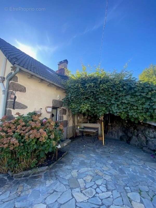Maison de campagne  à vendre 3 pièces proche de Salers (15) - photo 2