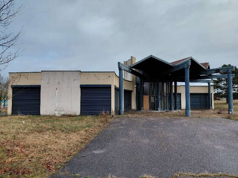 Commerce à GONDREVILLE