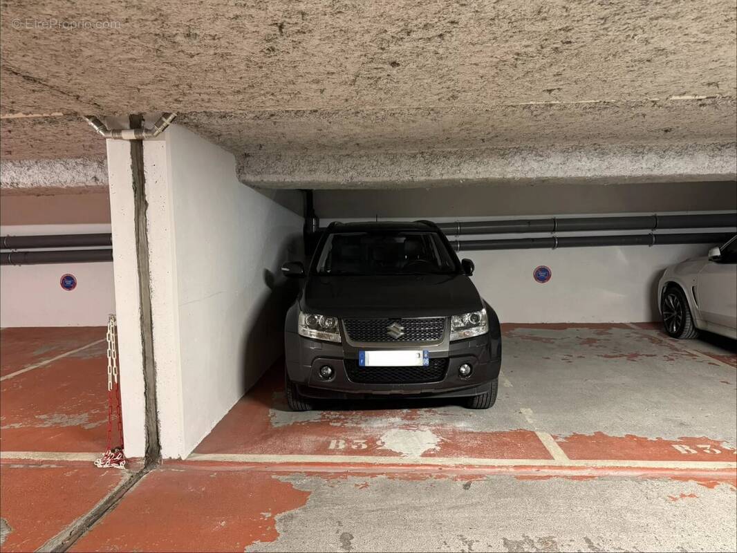 Parking à CAP-D'AIL