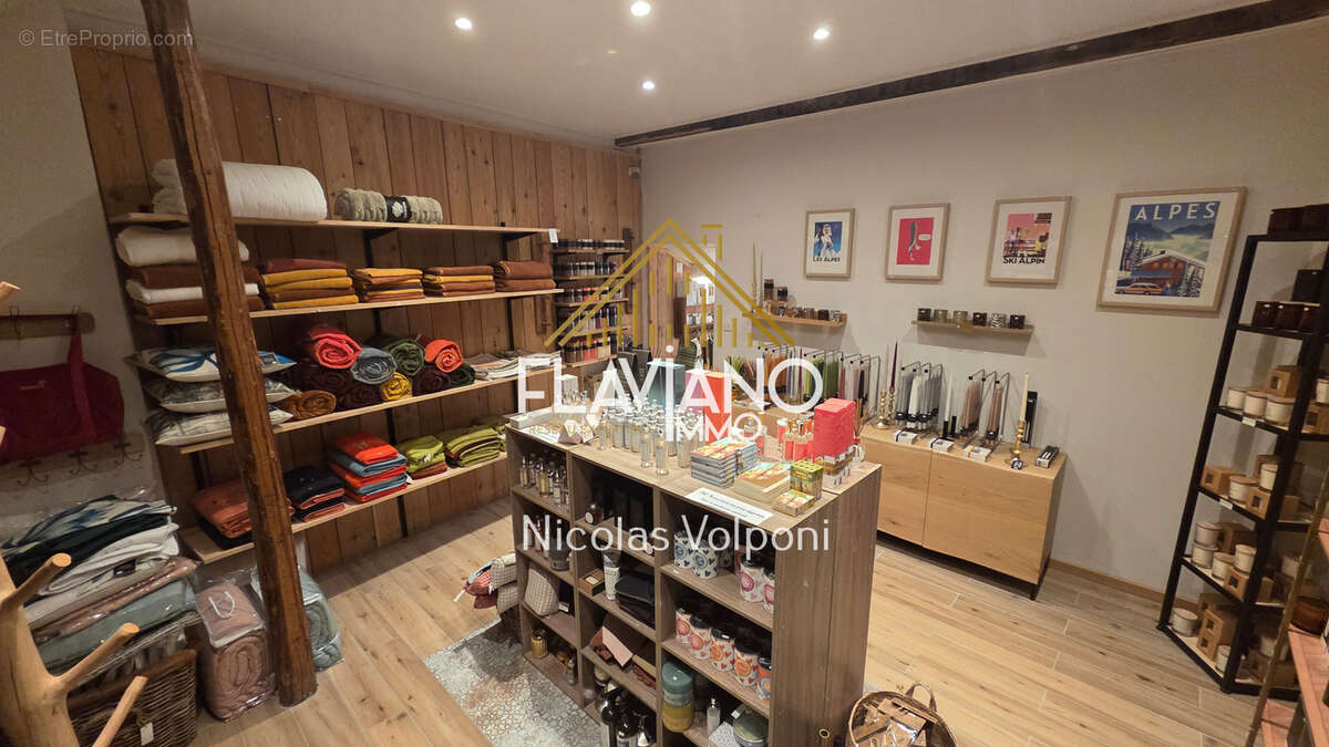 Local Commercial et appartement - photo 2