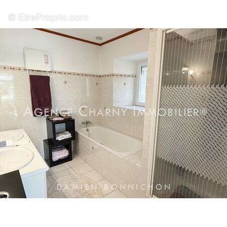Maison 111 m² à Chambeugle  - photo 8