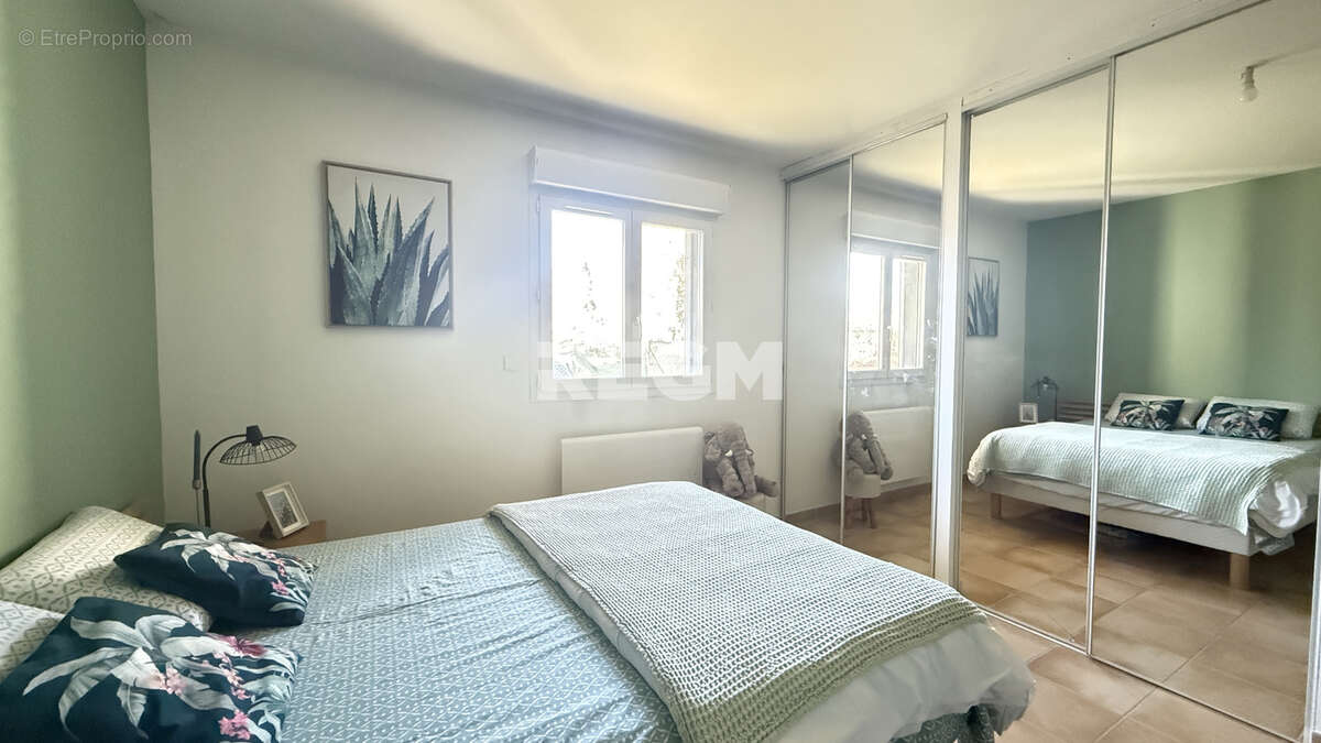 Maison familiale 235 m2 sue parcelle de 1419 m2 - photo 7