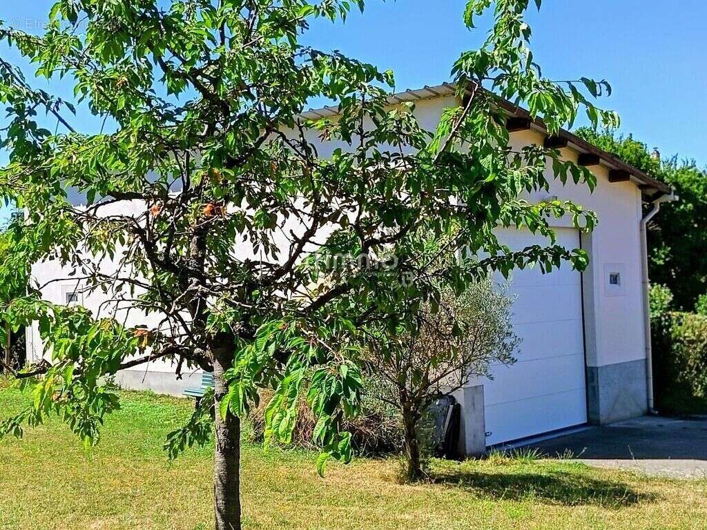 Parking à LAMONTGIE