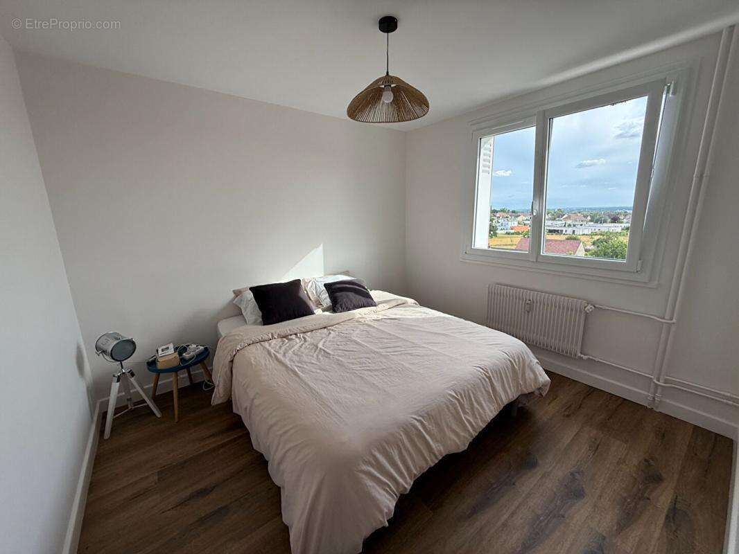 Appartement à YZEURE