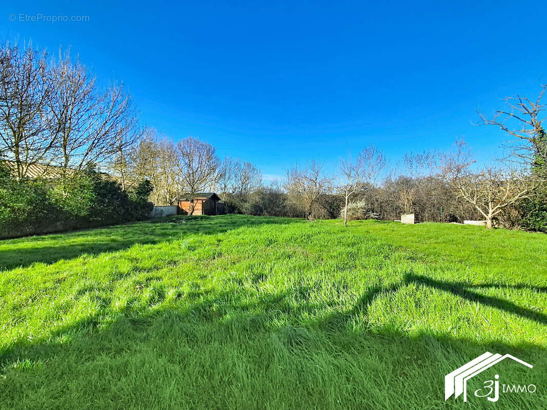 Maison à LA SALVETAT-SAINT-GILLES