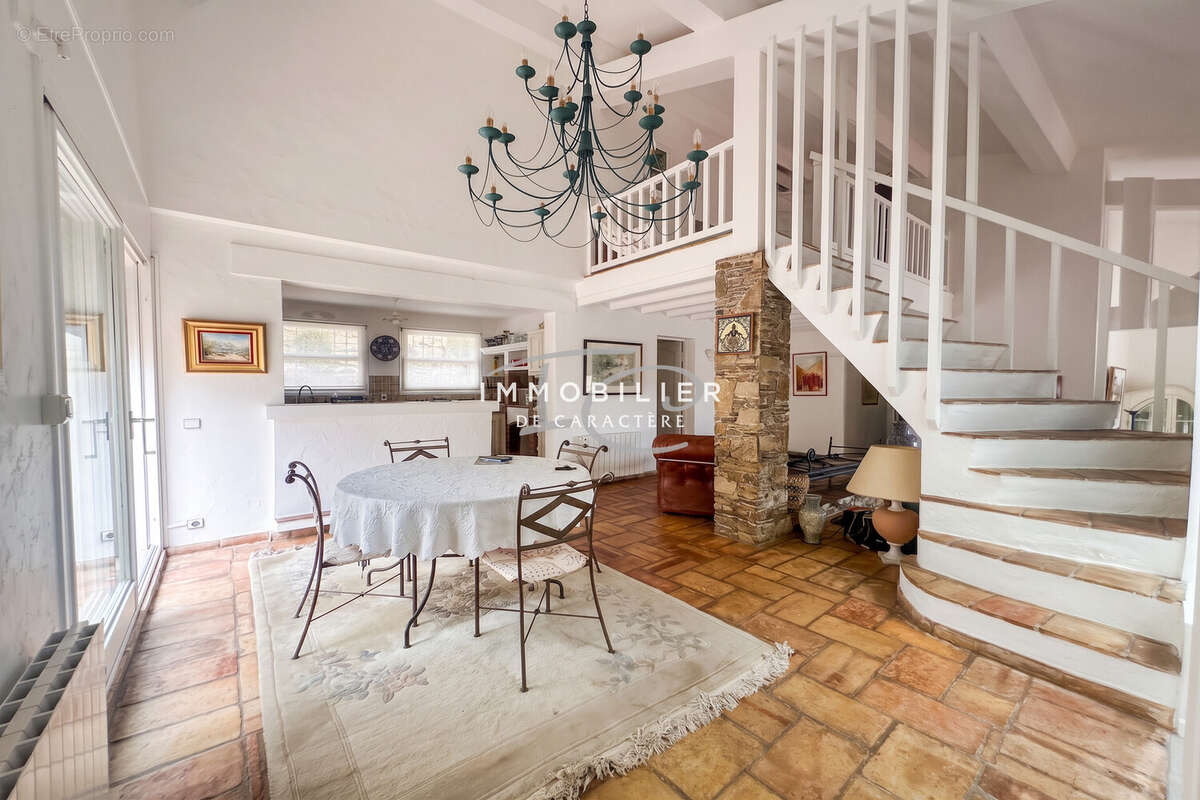 Maison 175 m² à Cavalaire-Sur-Mer  - photo 9