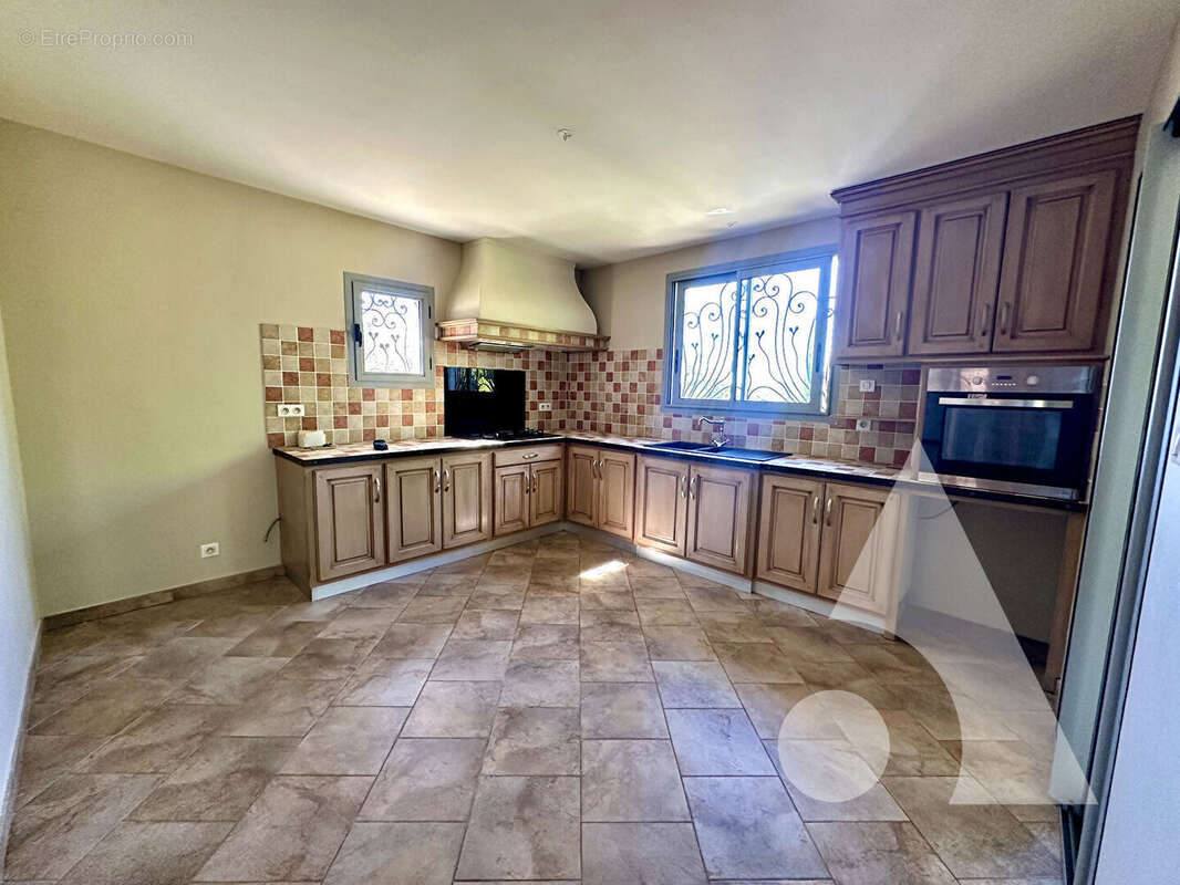 Villa de 224m² sur un terrain de  832 m² sur un terrain clos à Lorgues - photo 6