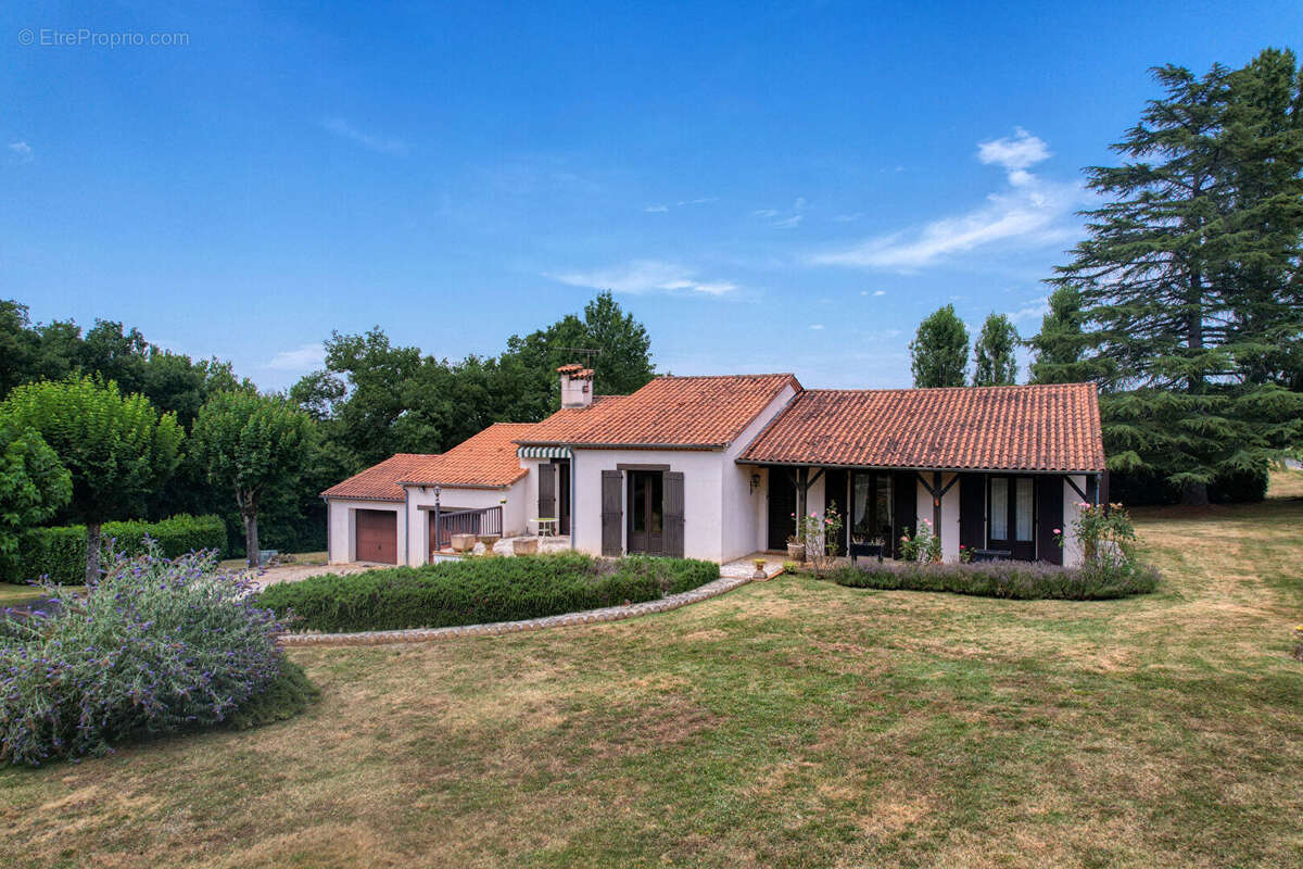 Maison à SAINTE-COLOMBE-DE-VILLENEUVE