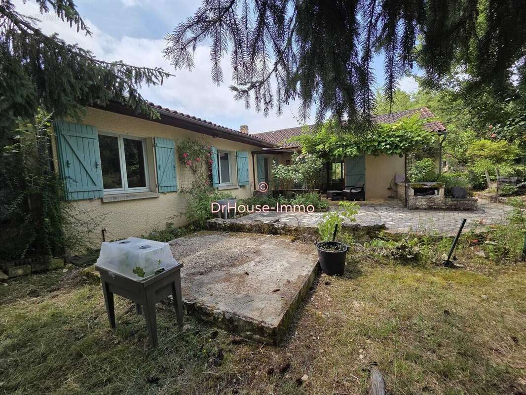 Maison 200 m² à Escamps  - photo 12