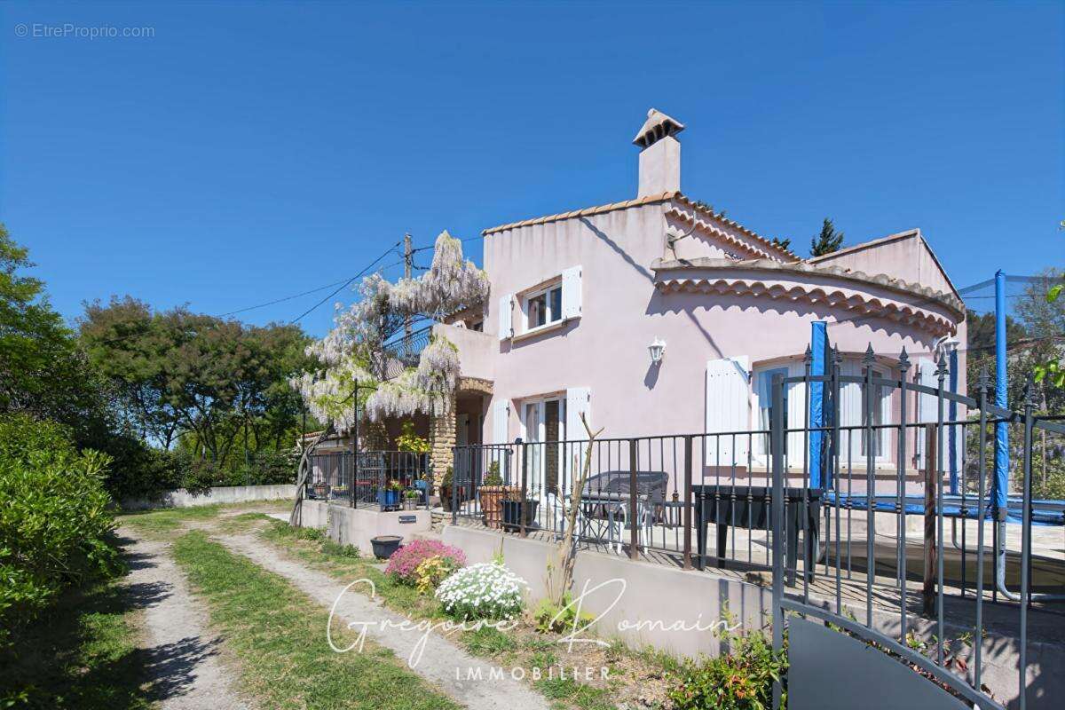 Maison à SAINT-CHAMAS