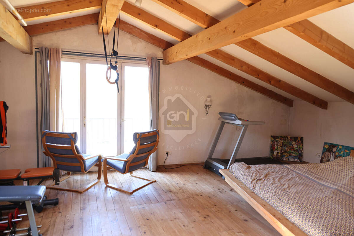 Le Thoronet - Villa 6 pièce(s) 175 m2 habitables - Terrain 3243m2 - photo 5