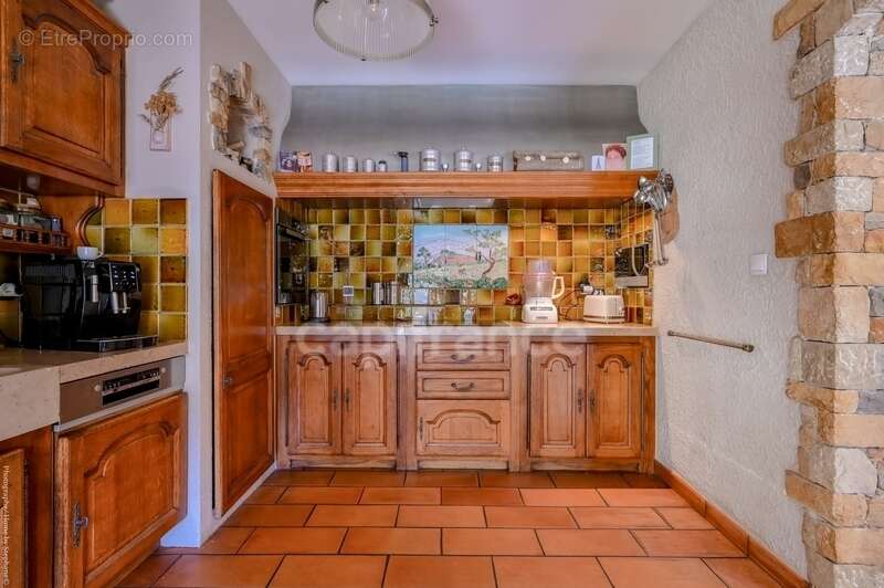 Maison à CEYRESTE