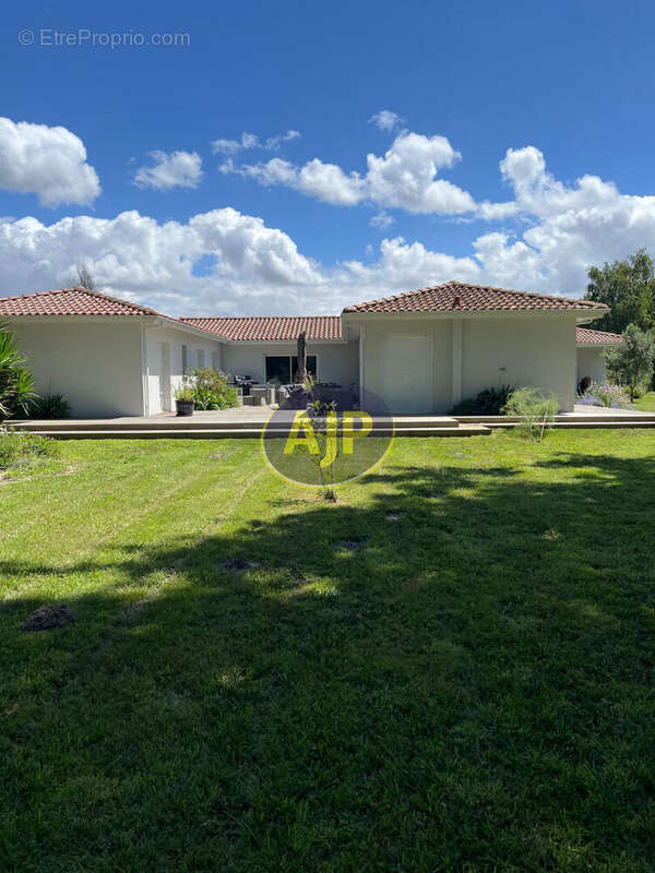 Maison à GRAYAN-ET-L&#039;HOPITAL